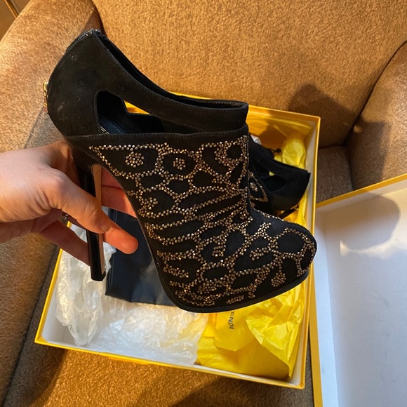 Fendi Shoes - FENDI black heeled booties 38